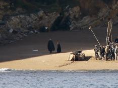 Los actores de 'Juego de Tronos', con Peter Dinklage entre ellos, ruedan en una playa vasca.