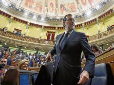 Mariano Rajoy abandona el hemiciclo el jueves tras el debate de investidura.