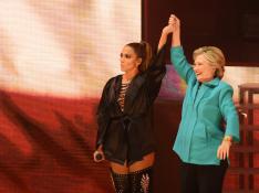 Jennifer Lopez y Hillary Clinton