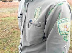 Uno de los agentes medioambientales de la Junta de Castilla y León, en Soria, uniformado.
