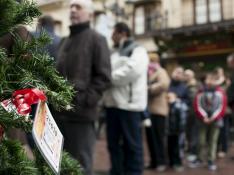 Filas para comprar lotería de Navidad en Zaragoza, el pasado año.