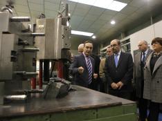 Lambán ha visitado la fábrica de Tecmoplás en Torres de Berrellén con motivo de su 40 aniversario.