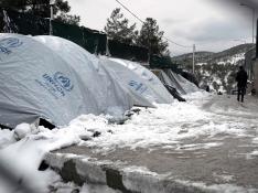 Trasladan a 130 refugiados a hoteles en Lesbos por la fuerte nevada