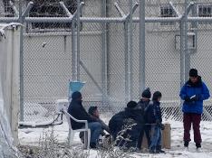 Trasladan a 130 refugiados a hoteles en Lesbos por la fuerte nevada