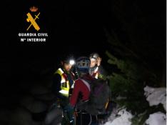 El equipo de rescate encontró a los montañeros sobre las 2.00 de la madrugada.