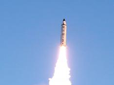 Un misil balístico de medio alcance lanzado por Corea del Norte.