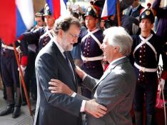 El presidente del Gobierno de España, Mariano Rajoy, y su homólogo uruguayo, Tabaré Vázquez, este miércoles en Montevideo (Uruguay).