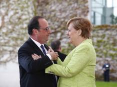Merkel rinde a Hollande una despedida entre amigos, a la espera de la llegada de Macron