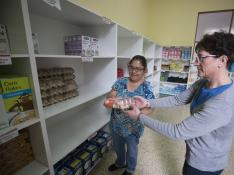 El número de familias que acudió a buscar alimentos a Cáritas casi se duplica en un año