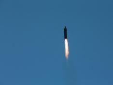 Corea del Norte lanza con éxito un nuevo tipo de misil