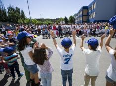 Protesta en el colegio Sagrada Familia por el cierre de una vía en 1º de Infantil.