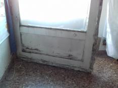 Puertas y ventanas están dañadas por la humedad, en la zona de Pedro Saputo.