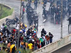 Un fallecido y más de 40 de heridos, en el día 80 de protestas en Venezuela