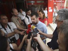 El secretario regional del PSOE, Luis Tudanca, atiende a los medios en Soria, donde ha mantenido un encuentro con militantes del partido en la capital soriana.