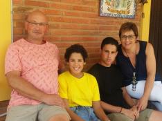 Ana Sánchez y su familia: su padre, Ángel; su hermano, Santiago, y su madre Mari Carmen.
