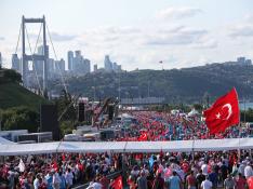 Multitudinaria manifestación en Estambul