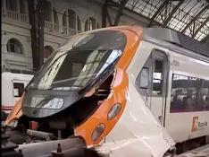 Un tren que había salido de la estación de Sant Vicenç de Calders a las 6.02 hacia Barcelona ha chocado contra el tope final de la vía 11 de la estación de França.
