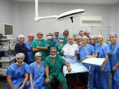 Sanitarios de Zaragoza junto a varios profesionales del hospital en Perú.
