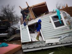 Harvey deja en EE. UU. ciudades devastadas y la amenaza de fuertes inundaciones