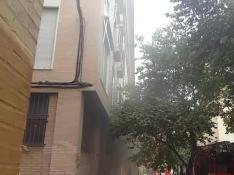 Un incendio afecta a cuatro plantas de un garaje en la calle Universidad