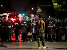 Protestas violentas en EE. UU. por la absolución de un policía que mató a un joven negro
