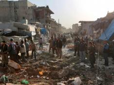 61 los muertos por tres bombardeos a un mercado en la provincia siria de Alepo