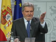 Méndez de Vigo tras el Consejo de Ministros