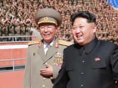 Kim Jong-un y Ri Yong-gil en un acto militar.