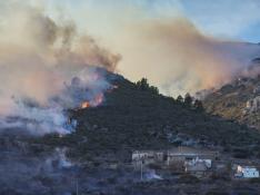 Se incorporan siete medios aéreos a la extinción del incendio de Castellón