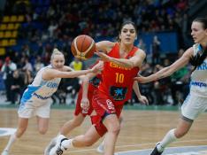 España gana en Kiev y pone pie y medio en el Eurobasket.