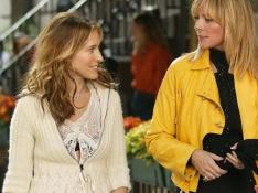 Samantha Jones y Carrie Bradsha (Kim Cattrall a Sarah Jessica Parker) en una escena de 'Sexo en Nueva York.