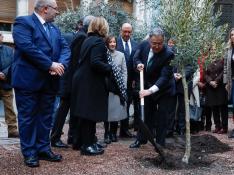 Un olivo recuerda en el Ministerio del Interior a las 193 víctimas del 11M