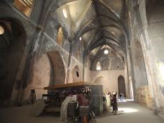 La iglesia de Montalbán muestra una imagen desolada, sin mobiliario y con humedades y desconchones