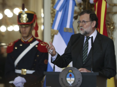 Rajoy insta a Rivera a explicar la amenaza sobre Cifuentes