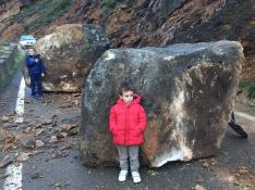 Dos de las rocas caídas tenían más de un metro y medio de altura