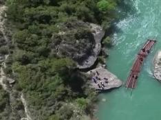 Descenso de navatas por el río Gallego a vista de dron