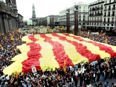Manifestación por la autonomía y contra el trasvase el 23 de abril de 1993 en Zaragoza.