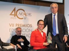 Teresa Perales recibe un premio de Acade por su apoyo a la educación y a la libertad