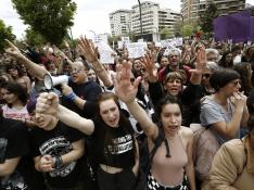 Miles de personas se manifiestan en Pamplona contra la sentencia de la Manada