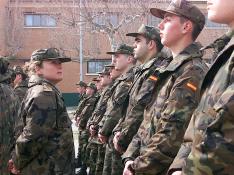 Soldados del último reemplazo del servicio militar obligatorio en la brigada Castillejos II de Zaragoza, en el año 2001.