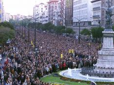 Manifestación en Zaragoza, el 7 de mayo de 2001, en repulsa por el asesinato de Manuel Giménez Abad.