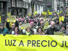 Imagen de una manifestación en Zaragoza en 2014 reclamando una energía más asequible.