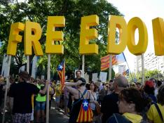 Miles de personas claman en Barcelona por la libertad de los políticos presos
