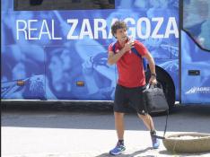 Imanol Idiakez, nuevo entrenador del Real Zaragoza, este domingo a la llegada del equipo a la concentración de Boltaña (Huesca).