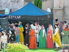 Turolenses con atuendo medieval participan en la grabación del spot publicitario.