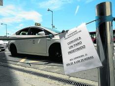 Cartel en una de las paradas de taxis de la estación de Delicias anunciando la huelga.