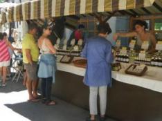 El mercado de artesanía de Villanúa reúne 40 puestos este fin de semana