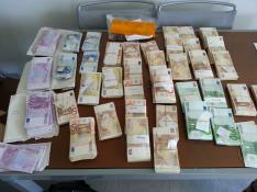 Billetes encontrados por la Policía durante el registro del apartamento de Becerril en Salou.