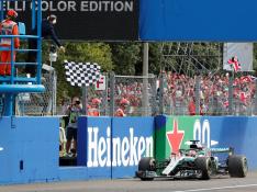 Hamilton consigue una victoria clave en casa del 'ferrarismo'
