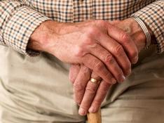 El Defensor del Pueblo pide concienciar sobre la soledad de las personas mayores